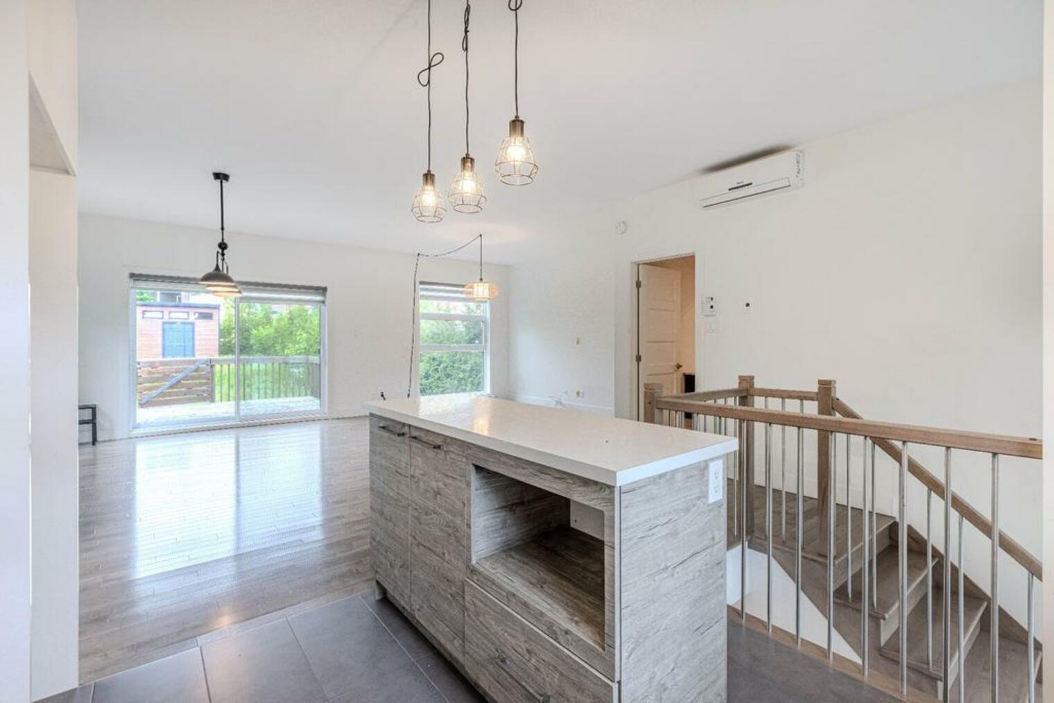 1934 Avenue de la Famille