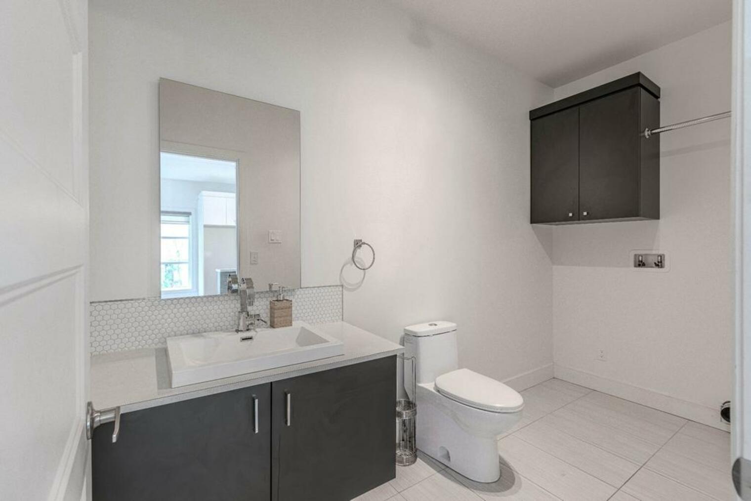 1934 Avenue de la Famille