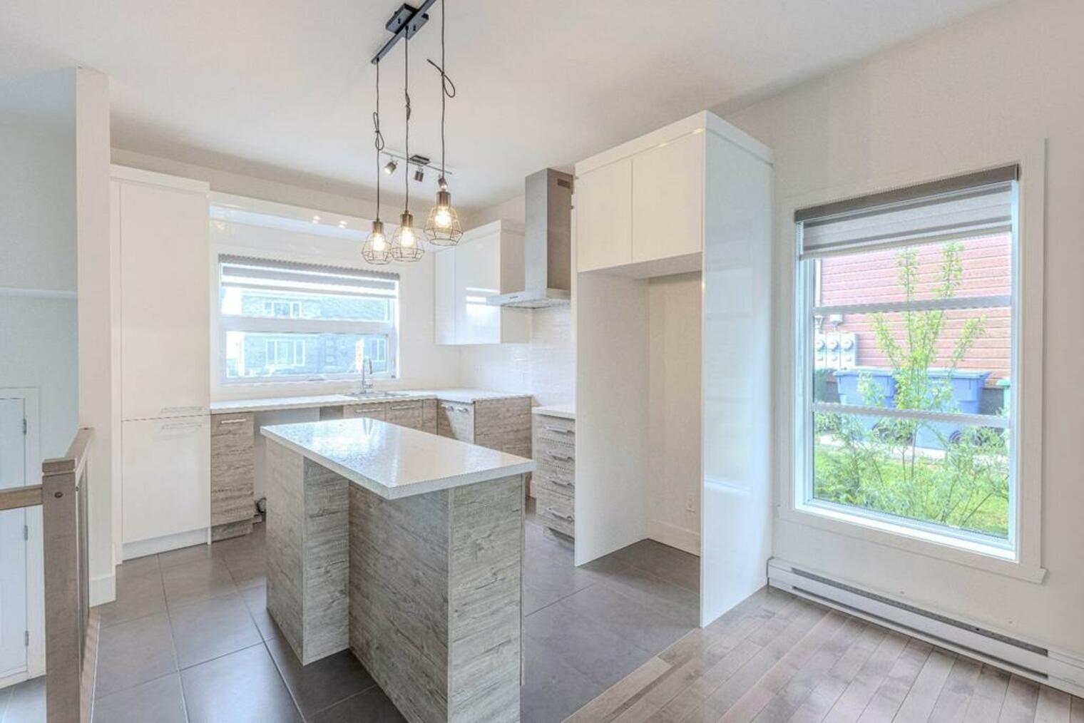 1934 Avenue de la Famille