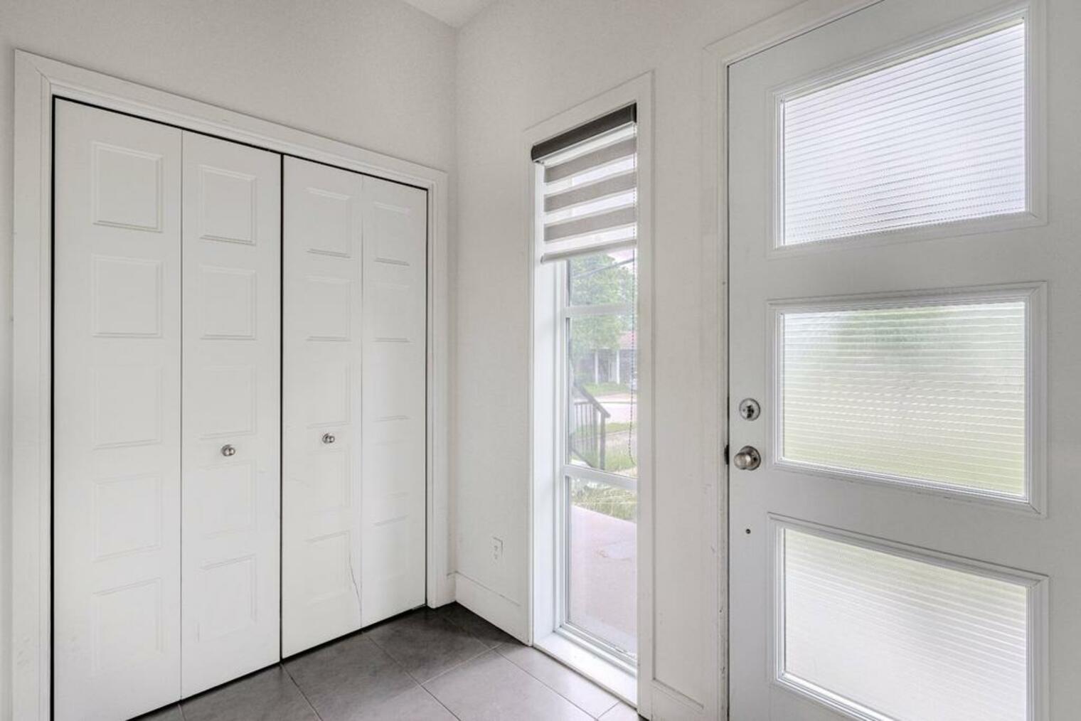 1934 Avenue de la Famille