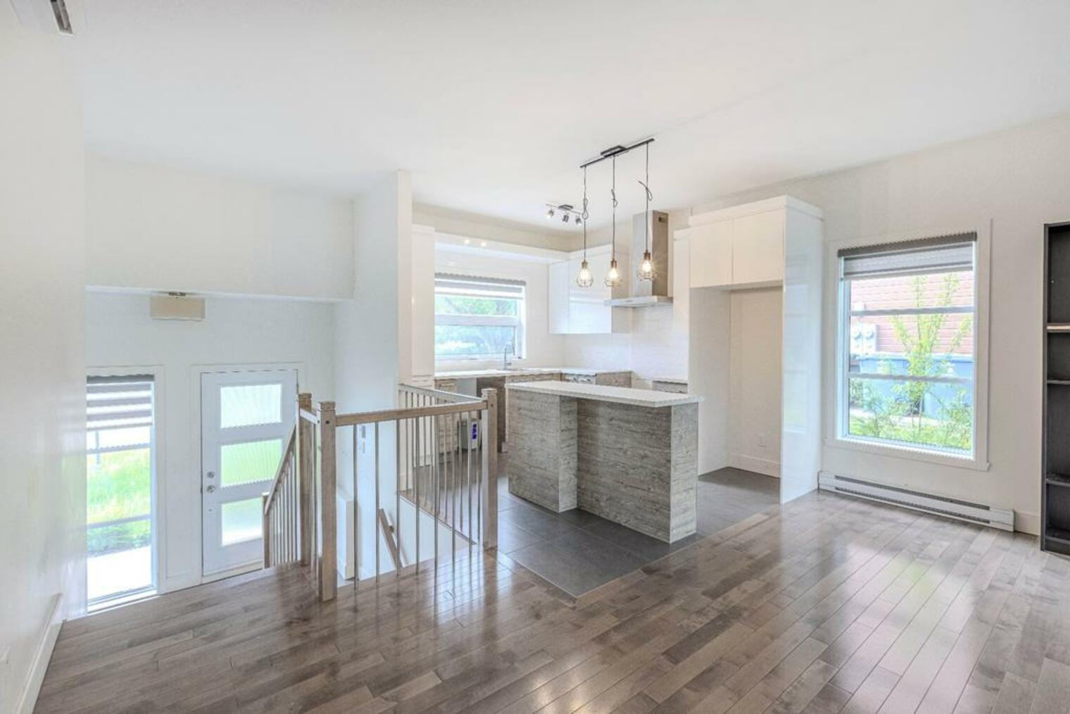 1934 Avenue de la Famille